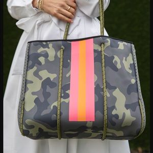 NIB Parker & Hype Camo coral/peach stripe tote